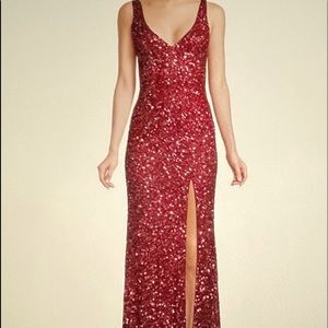 Ladies Mac Duggal Beautiful red gown covered with stunning sequin detail-Size 6.